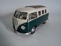 1:18 Road Signature Volkswagen Microbus 1962 Green & White